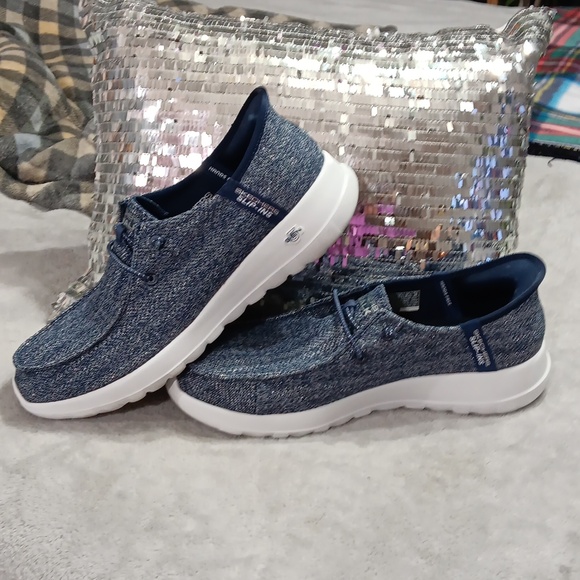 Sketchers go walk, slip-ins.navy and metallic silver, super comfy worn once size - Picture 6 of 6